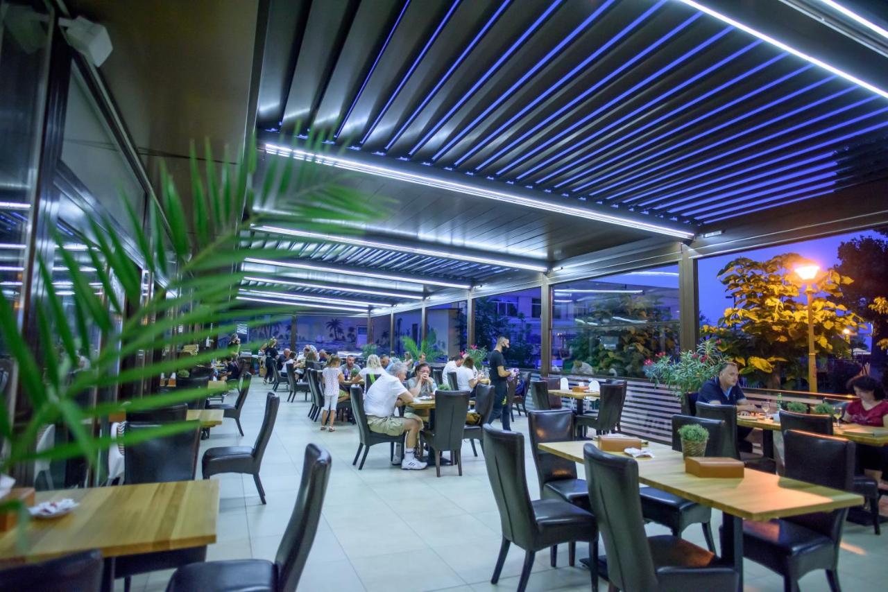 Hotel Tomis Mamaia Esterno foto